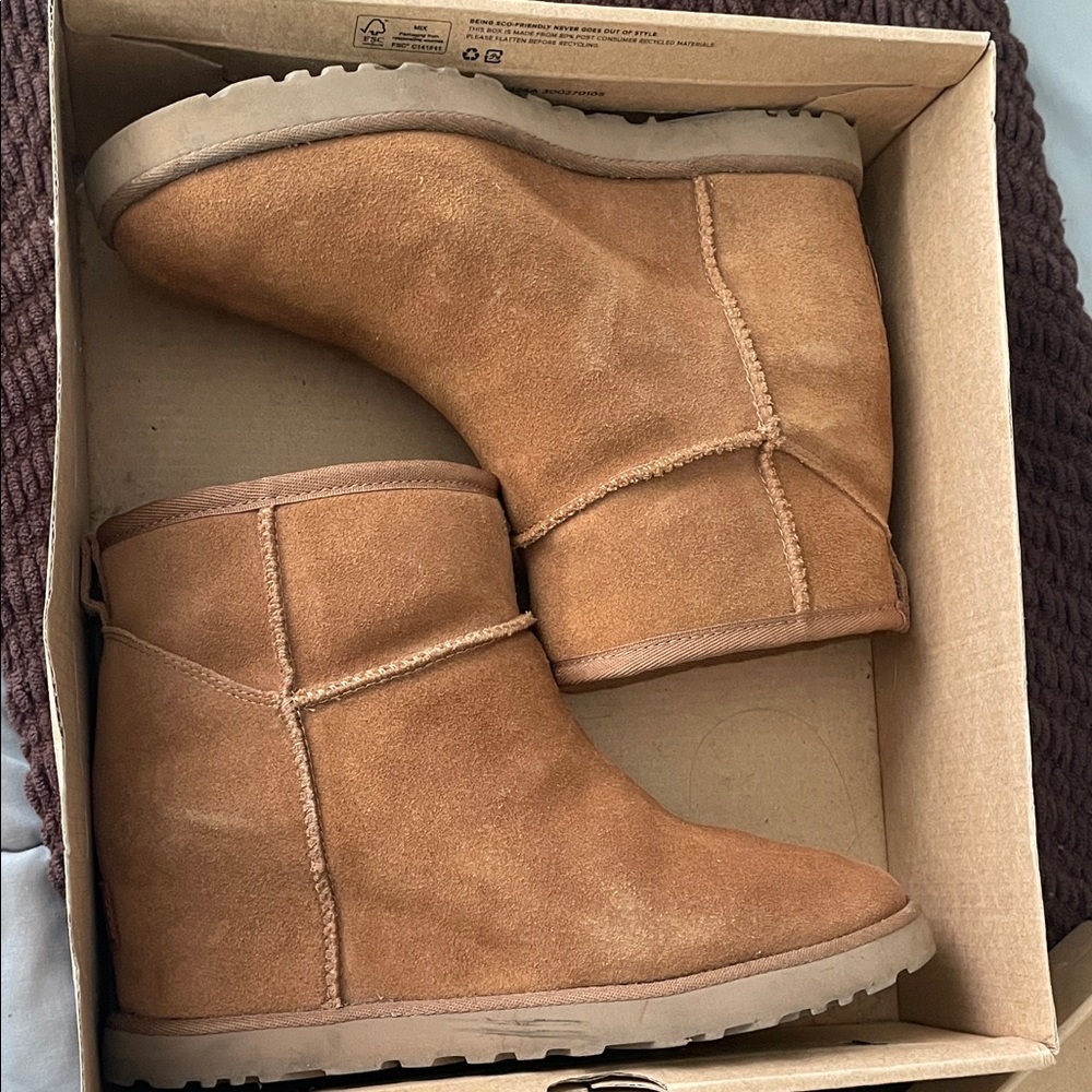 Women’s classic femme mini UGGs